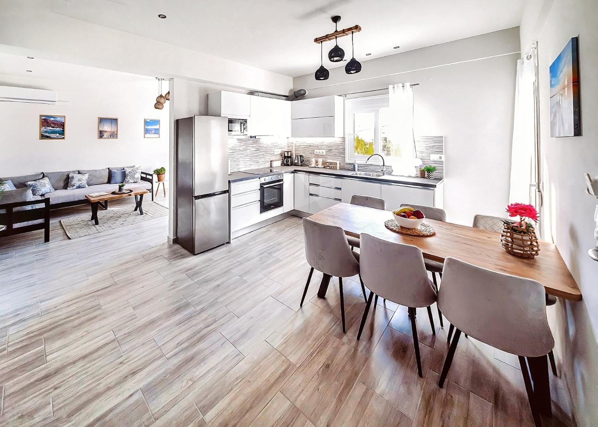 Holiday House Heraklion Deluxe ภายนอก รูปภาพ