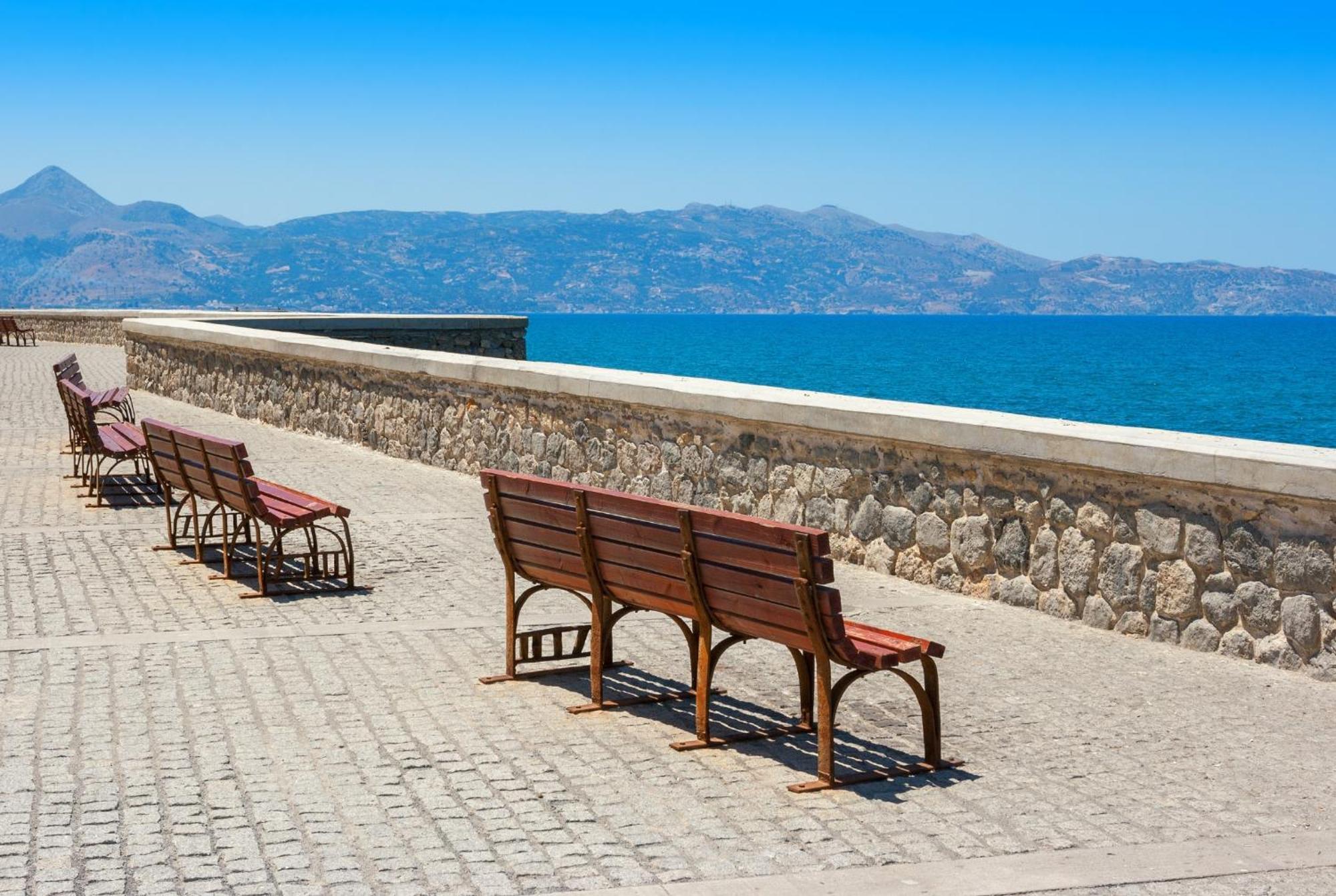 Holiday House Heraklion Deluxe ภายนอก รูปภาพ