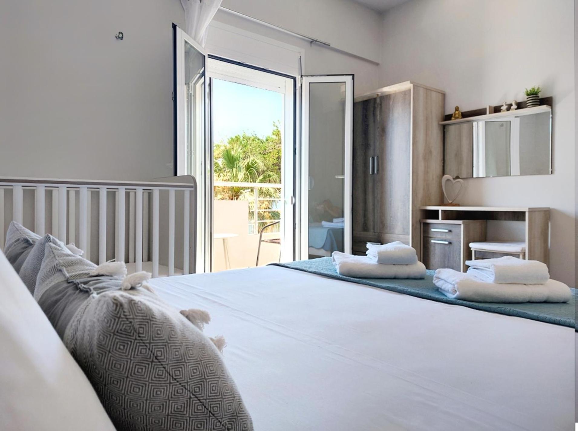 Holiday House Heraklion Deluxe ภายนอก รูปภาพ